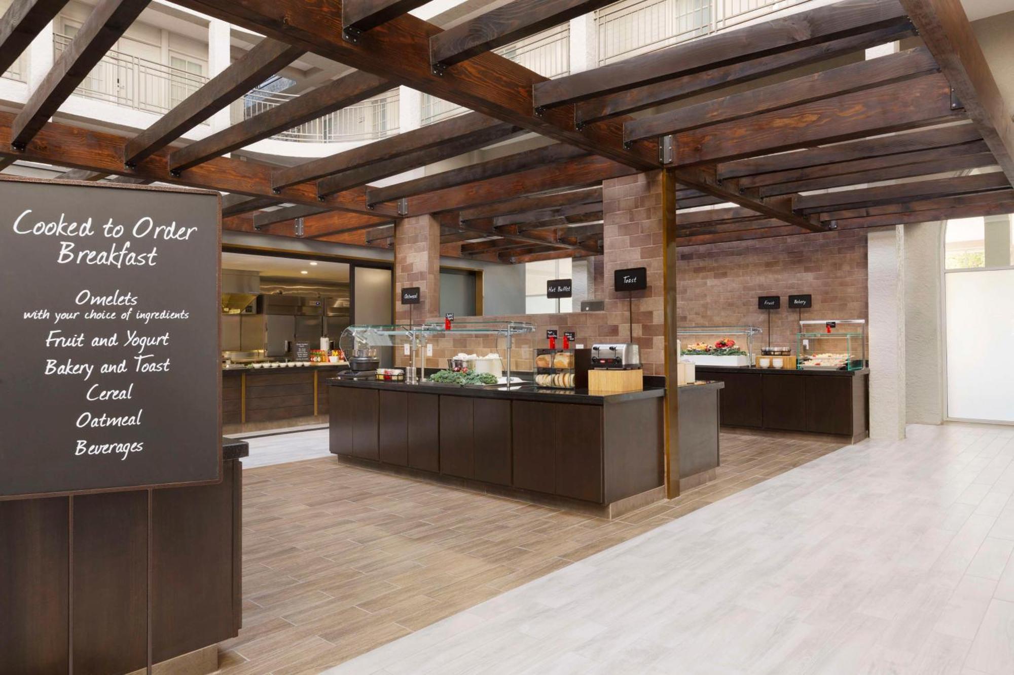 Hotel Embassy By Hilton 3*