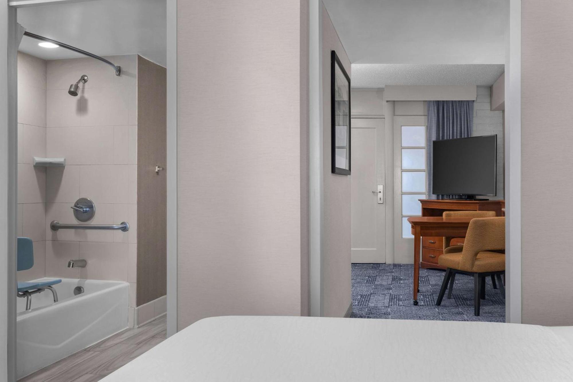 Hotel Embassy By Hilton El Paso