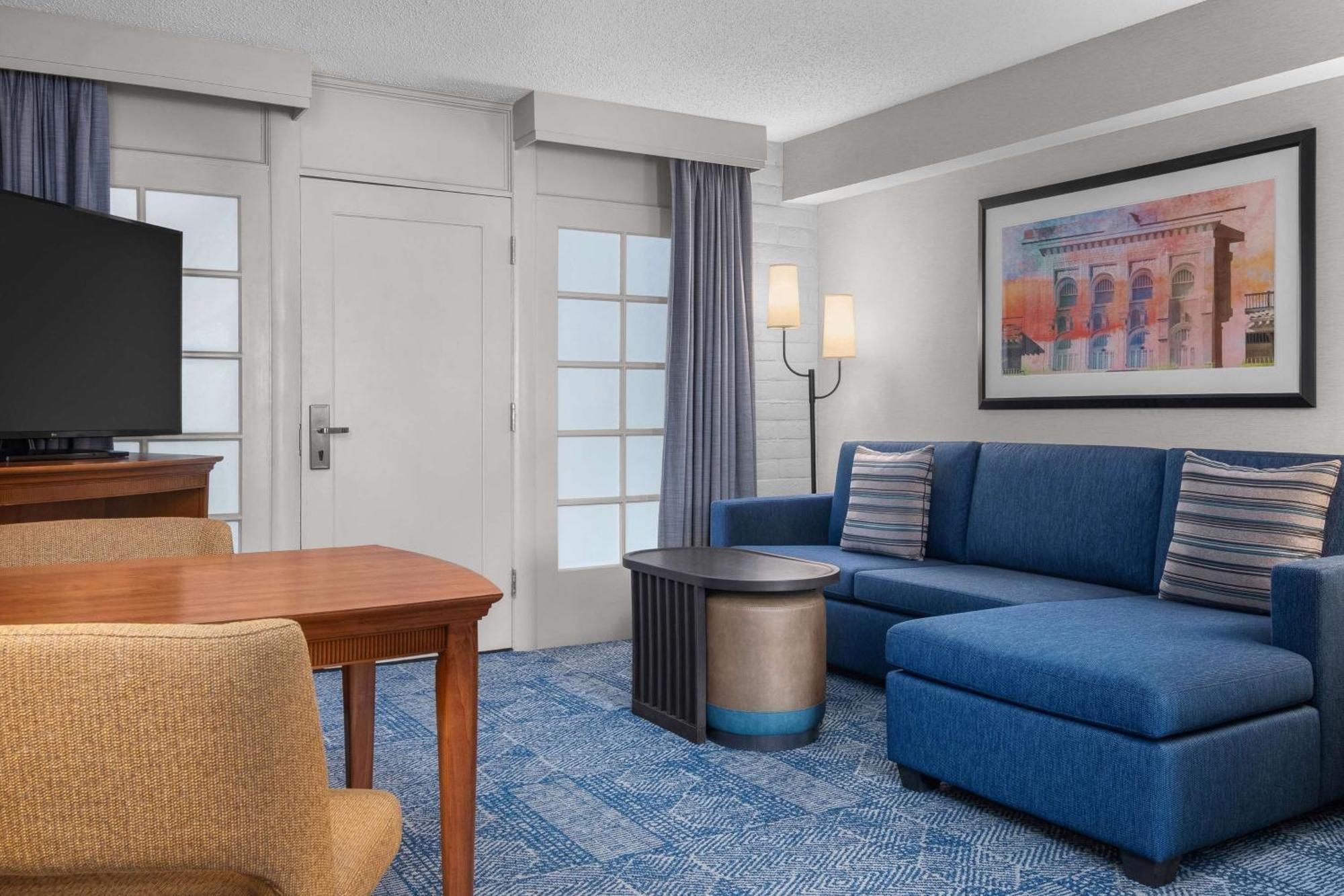 Hotel Embassy By Hilton 3*