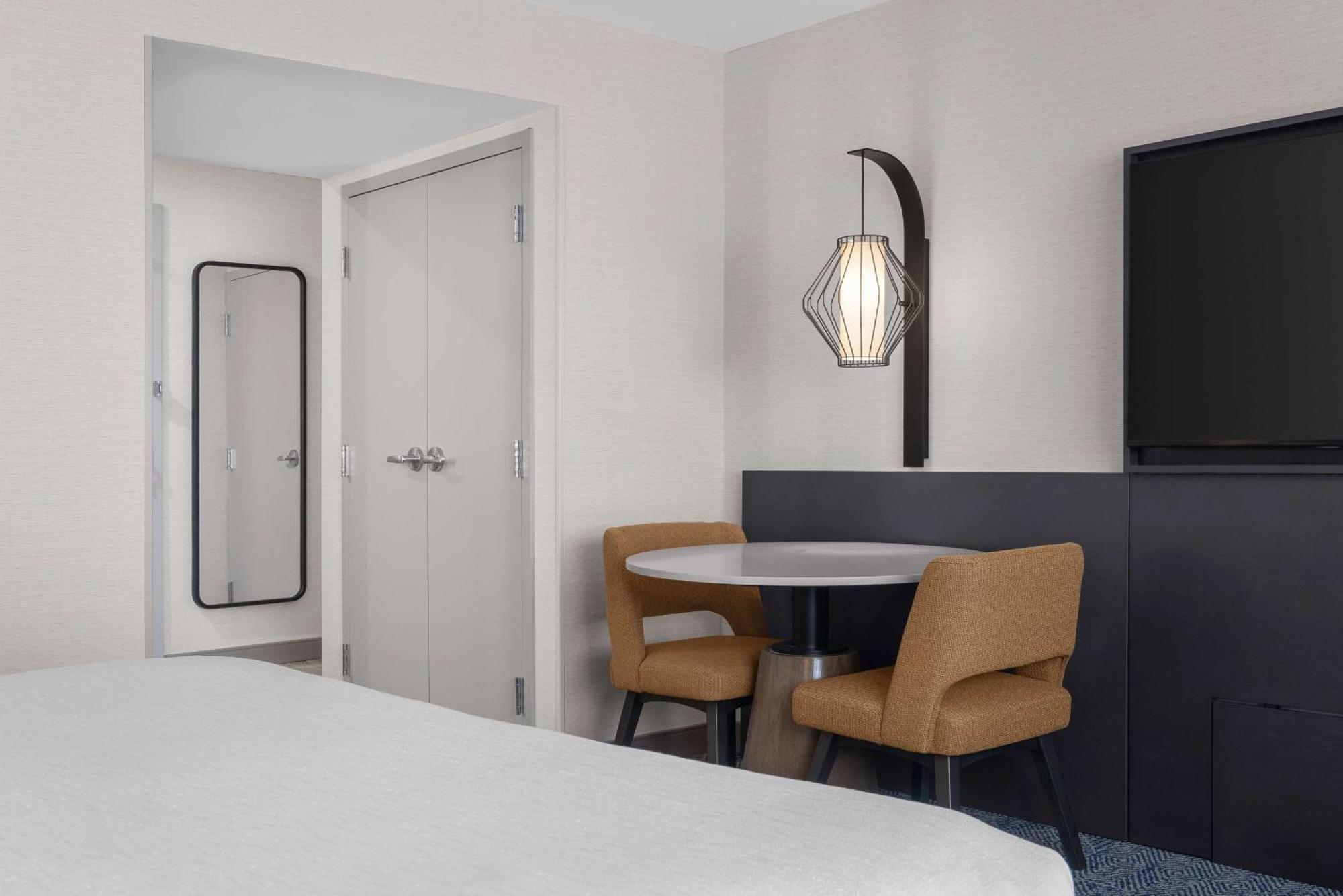 Hotel Embassy By Hilton