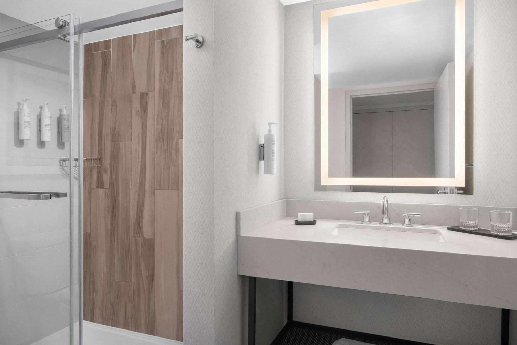 Hotel Embassy By Hilton 3*