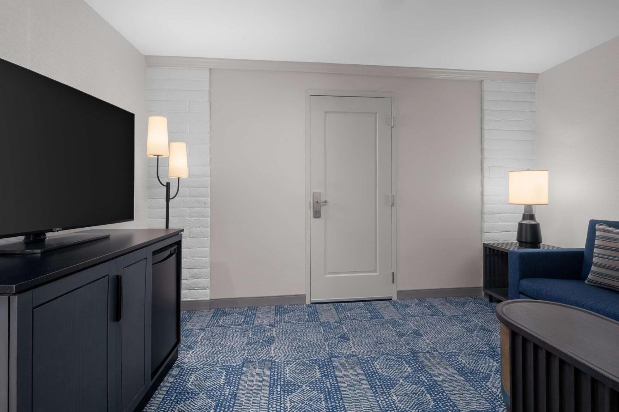 Embassy By Hilton 3*