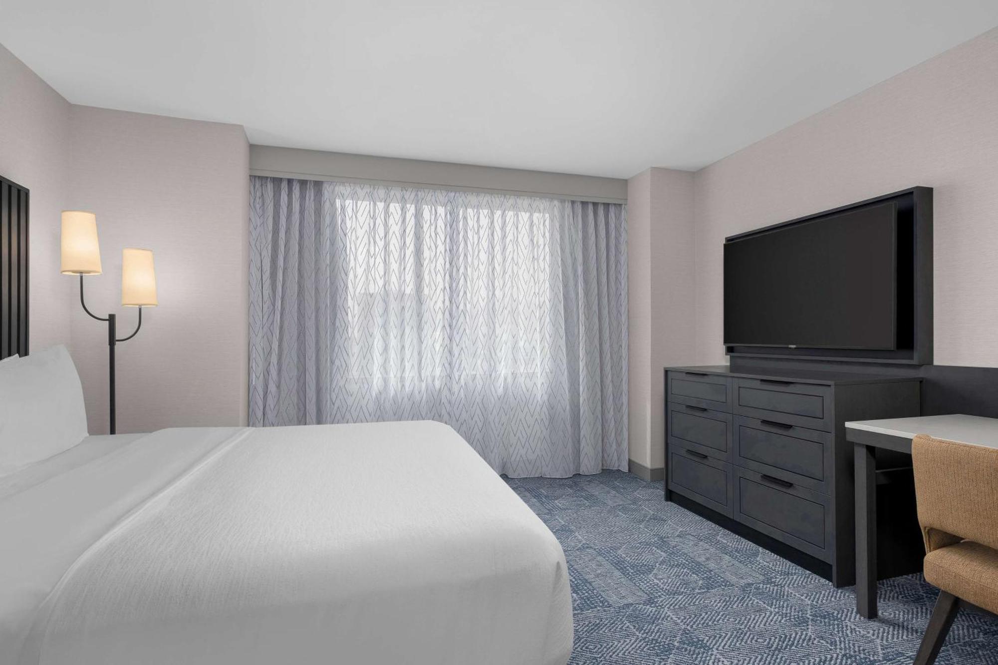 Hotel Embassy By Hilton 3*