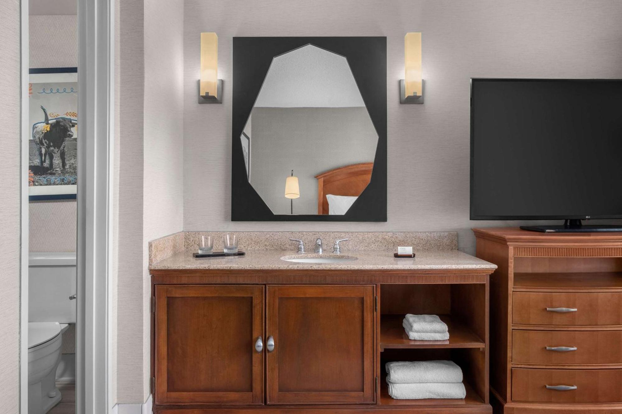 Hotel Embassy By Hilton El Paso